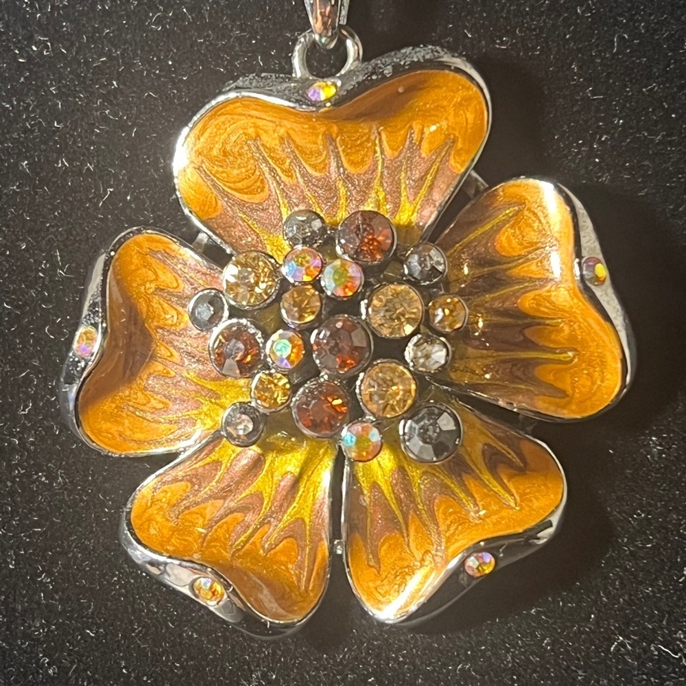 Amber and Yellow Flower Pendant with Rhinestones Vintage Item. WA523
